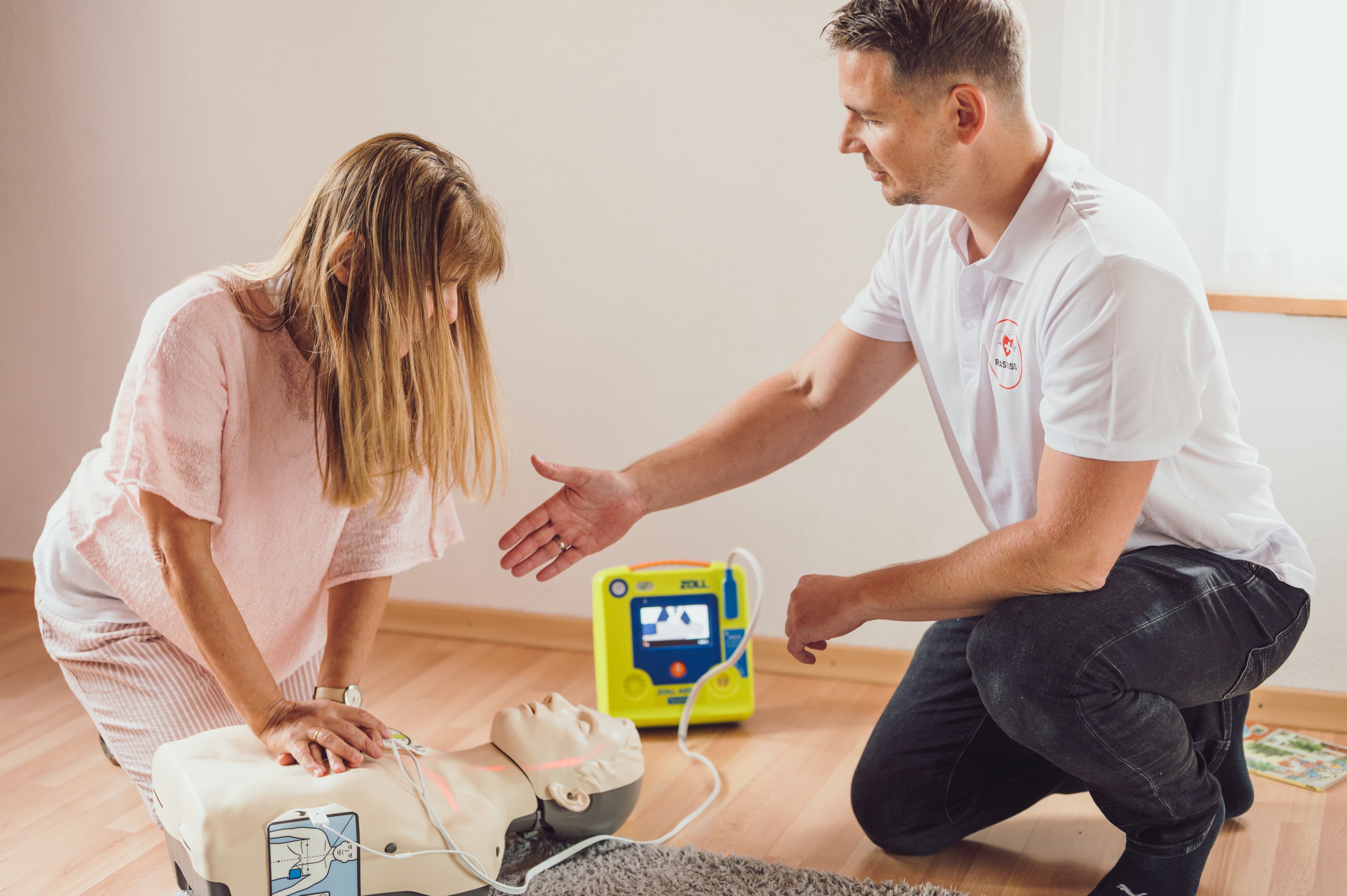 Training mit Defibrillator